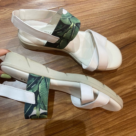 The Flexx 🇮🇹 Leather Comfort Sandals - Picture 2 of 6